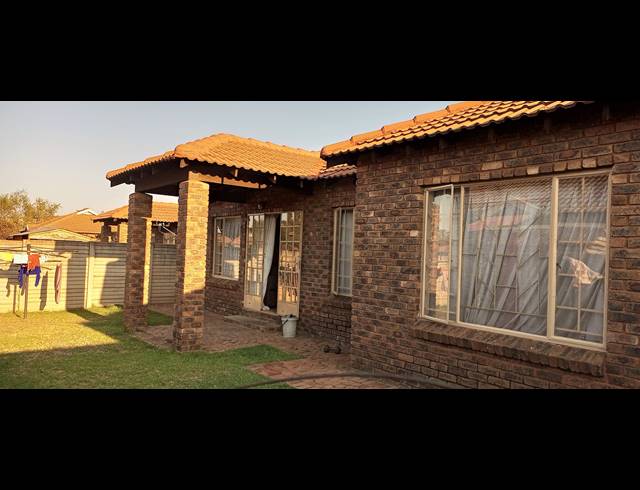 3 BEDROOM SECTIONAL TITLE SOLD IN ANDEON